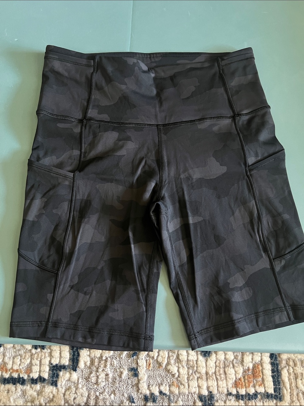 NWOT lululemon bike shorts 8” size 6